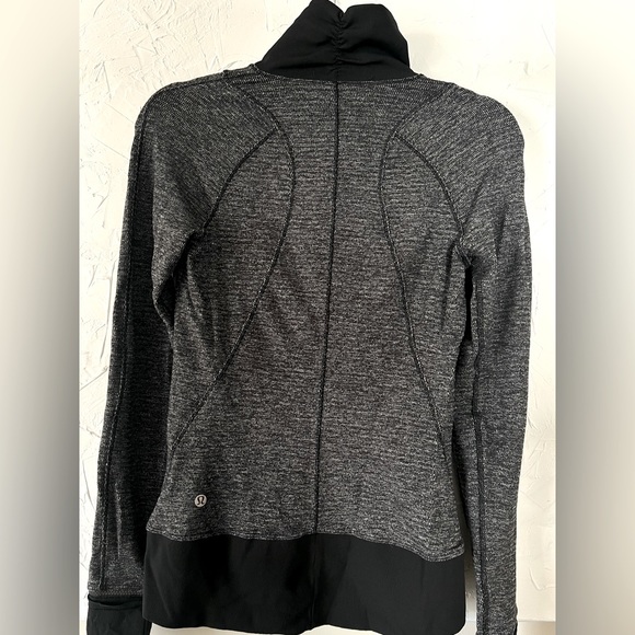 Lululemon Black/Grey Base Runner 1/4 Zip Pull-Over (Size 4) - Picture 3 of 8